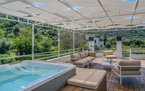 Villa Antonietta: Plante, L'Eau, Propriété, Meubles, Piscine, Ombre, Canapé, Design Intérieur, Mobilier De Jardin, Sol