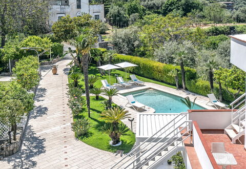 Villa Antonietta: Plante, L'Eau, Propriété, Piscine, Arbre, Bâtiment, Design Urbain, Végétation, Herbe, Loisir