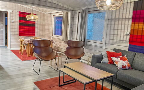 Villa Kaisla: Meubles, Design Intérieur, Sol, Sol, Bois, Plafond, Pièce, Luminaire, Éclairage, Table