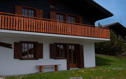 Petite Plaisance: Plante, Bâtiment, Fenêtre, Propriété, Ciel, Bois, Porte, Maison, Lot Terre, Herbe