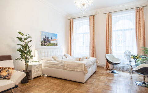Spa Residence: Bois, Pièce, Design Intérieur, Sol, Sol, Propriété, Meubles, Textile, Mur, Domicile
