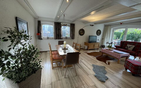 Achentaler Fewo Inkl. Spabereich: Plante, Propriété, Meubles, Cadre, Table, Bois, Plante D'Appartement, Design Intérieur, Fenêtre, Sol