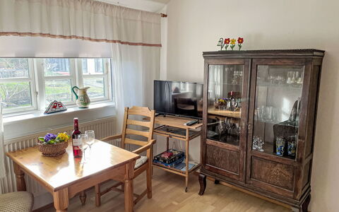 Brigitte: Meubles, Design Intérieur, Sol, Sol, Bois, Parquet, Table, Pièce, Éclairage, Chaise