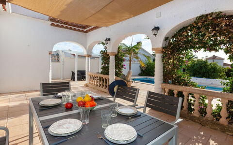 Villa del Capitan: Propriété, Design Intérieur, Pièce, Table, Immobilier, Mobilier De Jardin, Meubles, Plafond, Tableau De Plein Air, Design Intérieur