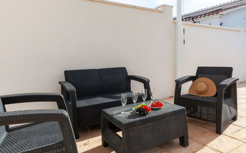 Villa del Capitan: Pièce, Design Intérieur, Meubles, Sol, Canapé, Mur, Plafond, Table Basse, Salon, Design Intérieur