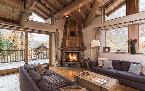 Arosa: Canapé, Propriété, Meubles, Table, Bâtiment, Bois, Cadre, Éclairage, Design Intérieur, Salon