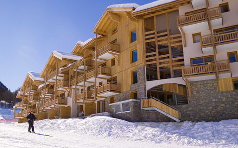 Les Orres 651: Ciel, Bâtiment, Fenêtre, Neige, Gelé, Design Urbain, Condominium, Pente, Ville, Paysage