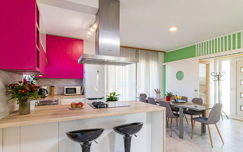 Villa May: Pièce, Design Intérieur, Sol, Sol, Verre, Comptoir, Plafond, Meubles, Design Intérieur