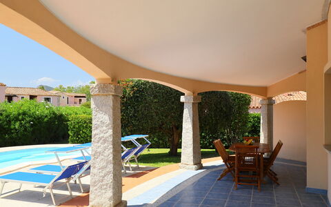 Costa Rei 659: Propriété, Immobilier, Meubles, Piscine, Mobilier De Jardin, Design Intérieur, Ombre, Bleu Azur, Chaise, Recours