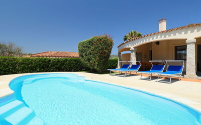 Costa Rei 659: Bleu, Piscine, Propriété, Immobilier, Aqua, Recours, Bleu Azur, Mobilier De Jardin, Turquoise, Ombre