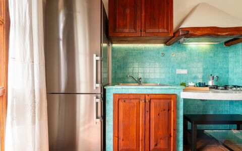 Rokkaria: Cabinetry, Propriété, Évier, Comptoir, Bâtiment, Robinet, Bois, Cuisine, Luminaire Plomberie, Sol