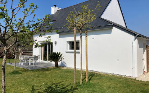 Le Ponant: Ciel, Plante, Bâtiment, Ombre, Maison, Lot Terre, Arbre, Éclairage, Architecture, Chalet
