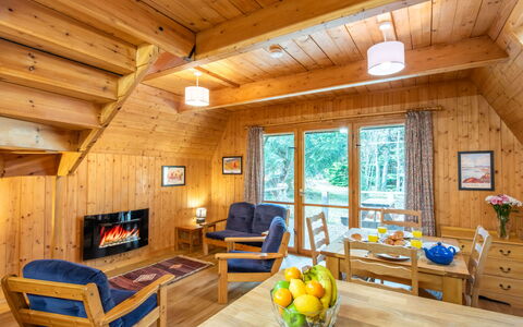 Rowan Cottage: Meubles, Propriété, Fenêtre, Table, Canapé, Bâtiment, Bois, Plante, Design Intérieur, Salon