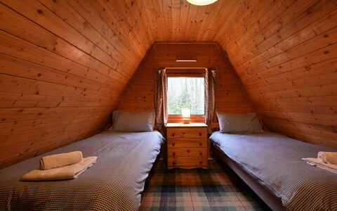 Birchwood Cottage: Propriété, Bâtiment, Bois, Éclairage, Design Intérieur, Fenêtre, Mur, Maison, Confort, Plafond