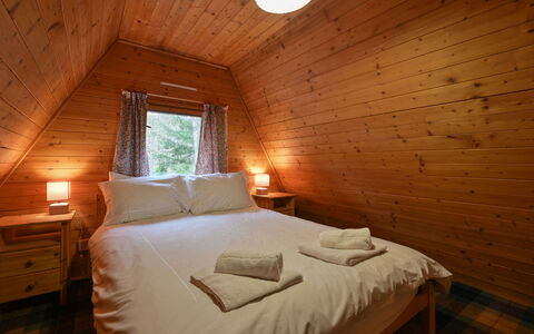 Birchwood Cottage: Meubles, Propriété, Bâtiment, Lumière, Fenêtre, Confort, Bois, Éclairage, Design Intérieur, Maison