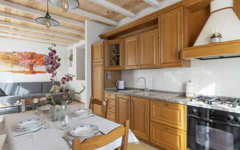 Casa 51: Cabinetry, Propriété, Meubles, Table, Comptoir, Design Intérieur, Bois, Sol, Architecture, Sol