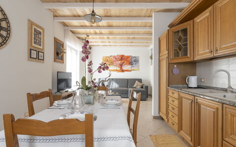 Casa 51: Meubles, Cabinetry, Propriété, Comptoir, Table, Chaise, Éclairage, Design Intérieur, Bois, Tiroir