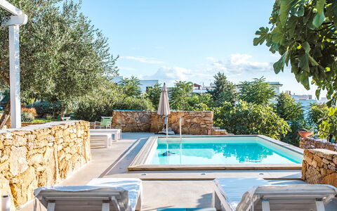 Villa Giunone: Piscine, Propriété, Immobilier, Bleu Azur, Jardin, Rectangle, Recours, Composite, Caractéristique De L'Eau