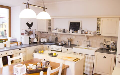 Zabreh 10: Comptoir, Cabinetry, Propriété, Evier, Table, Cuisine, Évier, Bois, Appareil De Cuisine, Cuisinière
