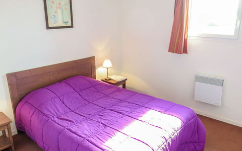 Cajarc 603: Lit, Pièce, Design Intérieur, Éclairage, Literie, Sol, Bois, Propriété, Mur, Chambre