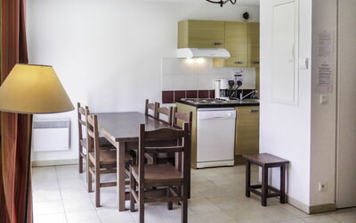 Domaine des Cazelles 603.2: Éclairage, Pièce, Sol, Bois, Design Intérieur, Sol, Meubles, Table, Luminaire, Plafond