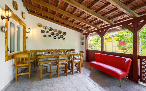 Julia: Meubles, Plante, Bâtiment, Bois, Fenêtre, Table, Design Intérieur, Décoration, Maison, Sol