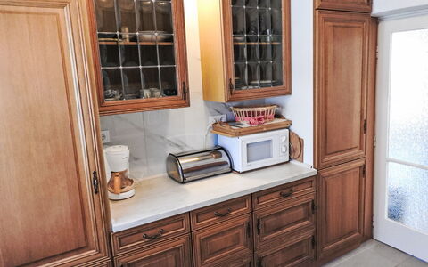 Sunny Day: Cabinetry, Bois, Placard, Design Intérieur, Meubles, Tiroir, Cuisine, Tache De Bois, Rayonnage, Comptoir