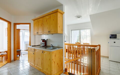 Renata: Cabinetry, Propriété, Meubles, Comptoir, Fenêtre, Cuisine, Bois, Électroménager, Appareil De Cuisine, Design Intérieur