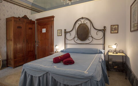 Villa Asciolo: Lit, Pièce, Design Intérieur, Textile, Nappe De Table, Literie, Sol, Linge, Chambre, Mur