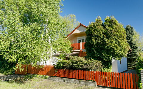 Mathias Rex: Plante, Ciel, Fenêtre, Bâtiment, Arbre, Lot Terre, Maison, Paysage Naturel, Herbe, Clôture