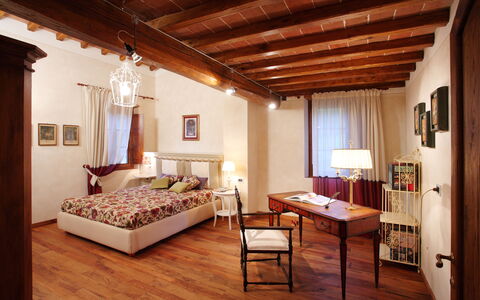 Villa Rossa: Bois, Éclairage, Sol, Design Intérieur, Pièce, Sol, Dur, Propriété, Plafond, Meubles