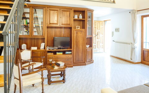 Luigina - Levanto: Bois, Pièce, Design Intérieur, Dur, Placard, Tache De Bois, Tiroir, Meubles, Cabinetry, Domicile
