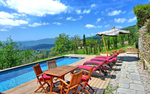Villa Ancora: L'Eau, Ciel, Nuage, Table, Meubles, Plante, Chaise, Piscine, Arbre, Mobilier De Jardin