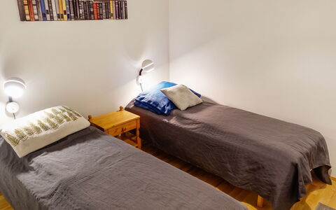 Saariseläntie 8 F 6: Lit, Sol, Meubles, Chambre, Sol, Mur, Bois, Drap De Lit, Design Intérieur, Literie