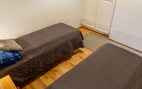Saariseläntie 8 F 6: Sol, Sol, Meubles, Bois, Parquet, Lit, Chambre, Design Intérieur, Pièce, Drap De Lit