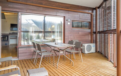 Tahko Spa Suites Orange a 8: Bois, L'Hiver, Neige, Domicile, Chalet, Gelé, Siding, Cabane En Rondins, La Glace