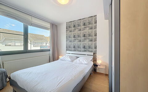Stella Maris with Garage and Garden: Lit, Design Intérieur, Chambre, Drap De Lit, Bois, Sol, Literie, Plafond, Sol, Pièce
