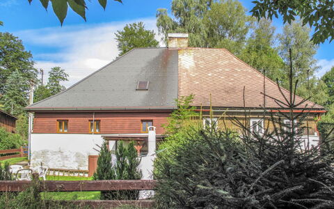 Lenora Ii: Ciel, Plante, Nuage, Bâtiment, Arbre, Bois, Lot Terre, Maison, Chalet, Fenêtre