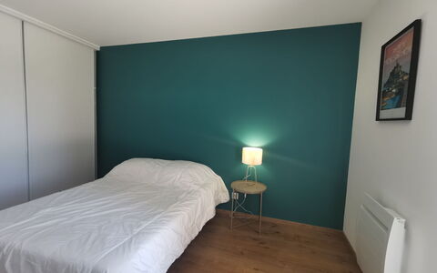 Le Clos Fontaine: Propriété, Bleu Azur, Confort, Bois, Ombre, Bâtiment, Design Intérieur, Sol, Sol