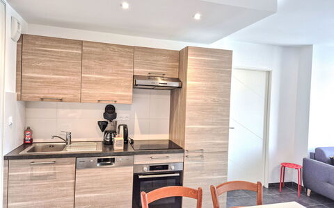 Le Clos Fontaine: Meubles, Design Intérieur, Sol, Cuisine, Bois, Comptoir, Cabinetry, Sol, Appareil De Cuisine, Principaux Appliance