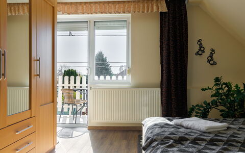 Gabor: Propriété, Meubles, Bâtiment, Cabinetry, Plante, Fenêtre, Ombre, Bois, Éclairage, Design Intérieur