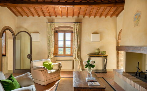 Villa Sole Del Chianti: Meubles, Table, Canapé, Bâtiment, Plante, Bois, Éclairage, Architecture, Design Intérieur, Salon