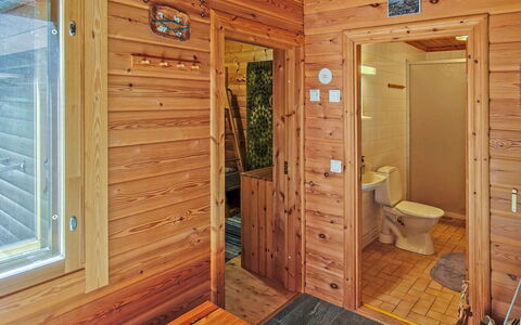 Ylläskuru D 2: Mur, Sol, Bois, Sol, Plafond, Design Intérieur, Porte, Tache De Bois, Pièce, Domicile