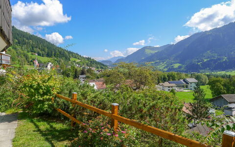 Wohnung Nr.2: Nuage, Ciel, Plante, Montagne, Fenêtre, Bâtiment, Paysage Naturel, Montagnes, Végétation, Clôture