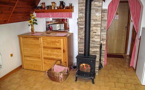 Dehtáře: Propriété, Bâtiment, Meubles, Cabinetry, Bois, Design Intérieur, Sol, Tiroir, Sol, Maison