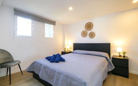 La Vista: Lit, Meubles, Design Intérieur, Literie, Chambre, Drap De Lit, Sol, Sol, Pièce, Mur