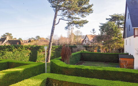 L'Orée de Deauville: Ciel, Plante, Nuage, Arbre, Lot Terre, Paysage Naturel, Herbe, Bâtiment, Fenêtre, Paysage