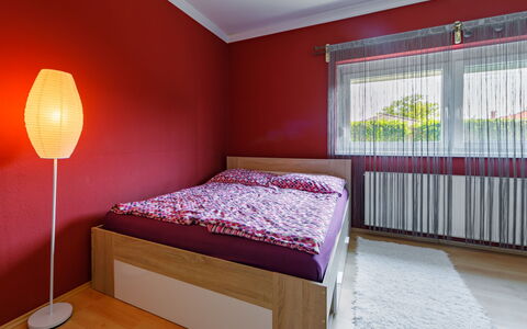 Ildiko: Propriété, Meubles, Bâtiment, Fenêtre, Confort, Bois, Textile, Maison, Ombre, Design Intérieur