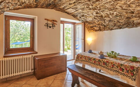 Ronco: Propriété, Fenêtre, Bois, Design Intérieur, Bâtiment, Éclairage, Architecture, Sol, Sol