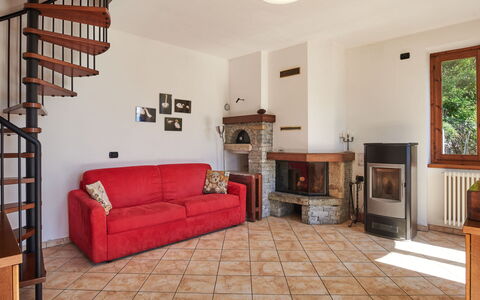 Ronco: Meubles, Cadre, Propriété, Plante, Canapé, Bois, Fenêtre, Plante D'Appartement, Éclairage, Design Intérieur